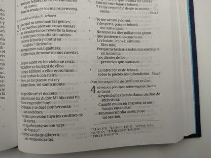 BIBLIA ULTRAFINA RV60 AZUL BORDADO - Image 2