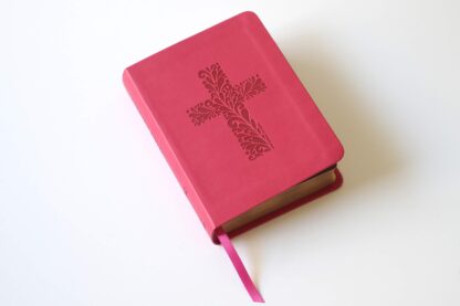 BIBLIA DE AMÉRICA CATÓLICA FUCSIA BOLSILLO - Image 4