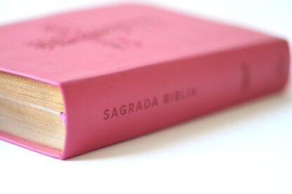 BIBLIA DE AMÉRICA CATÓLICA FUCSIA BOLSILLO - Image 3