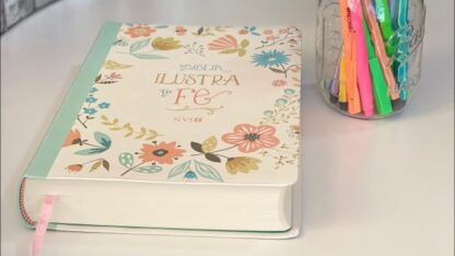 BIBLIA NVI ILUSTRA TU FE  FLORAL MENTA - Image 2