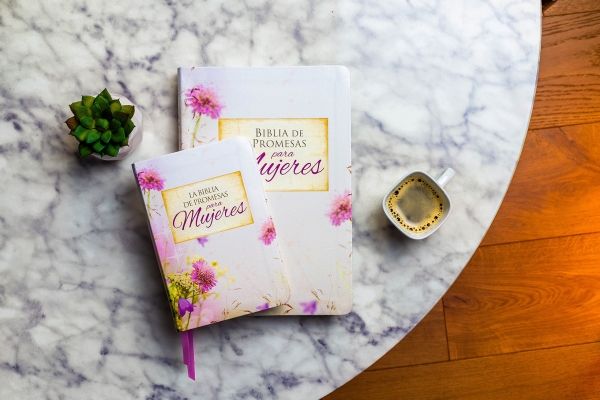 BIBLIA RV1960 DE PROMESAS FLORAL BOLSILLO - Image 11